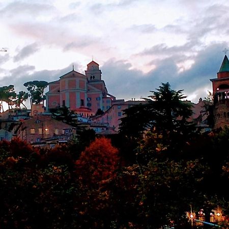 Casa Vacanze Nel Centro Storico Di Fermo Happy Song Esterno foto